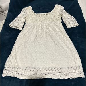 Solitaire EUC white embroidered dress small lined lightweight short sleeves